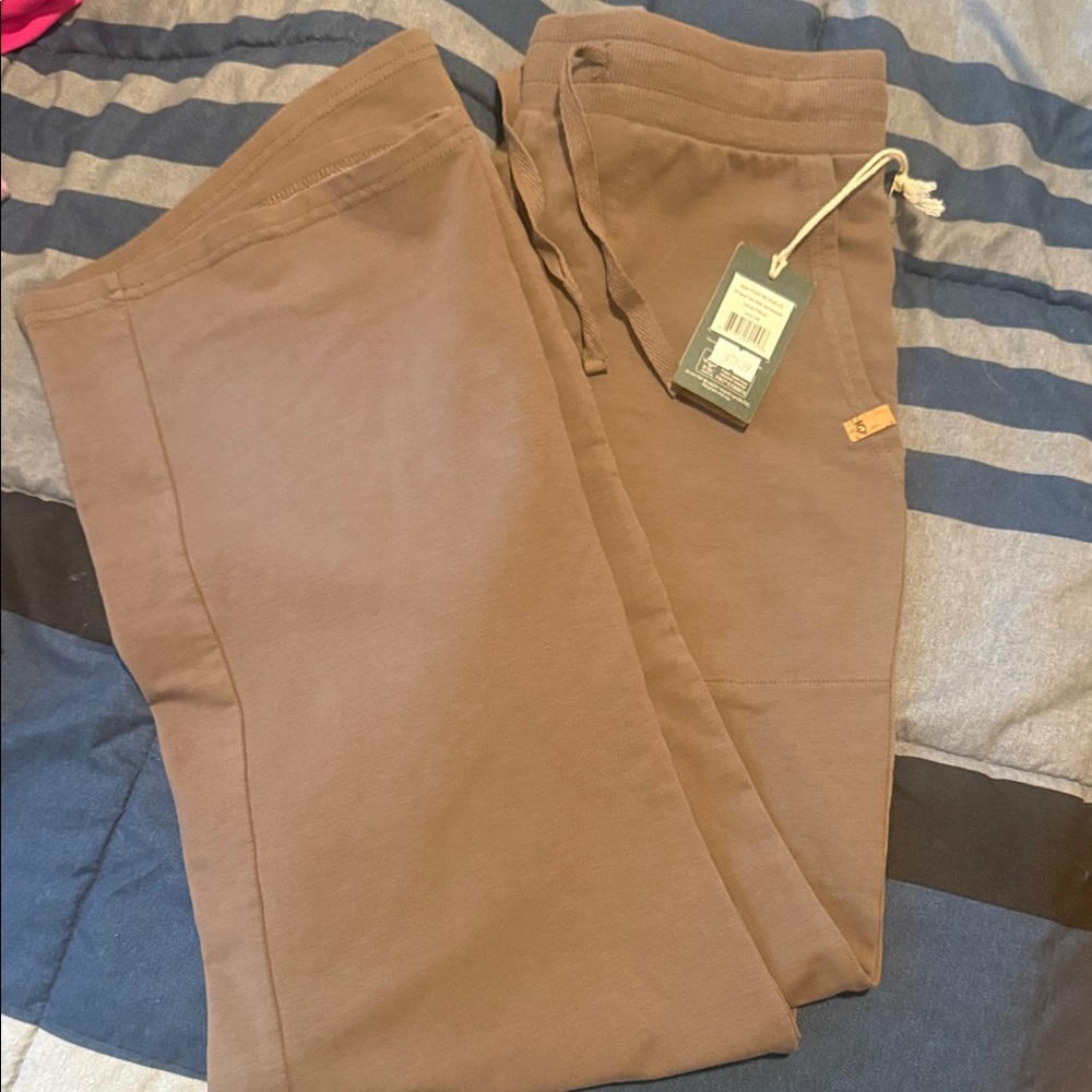 NWT Tentree  size extra small French cherry wide leg sweatpants